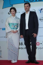 左から常盤貴子、フランソワ・オゾン。