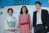 左から常盤貴子、アンヌ・フォンテーヌ、フィネガン・オールドフィールド。