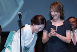 左から常盤貴子、ナタリー・バイ。