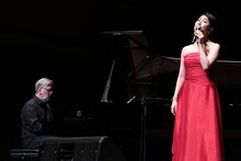 左からジャン＝ミシェル・ベルナール、畠山美由紀。