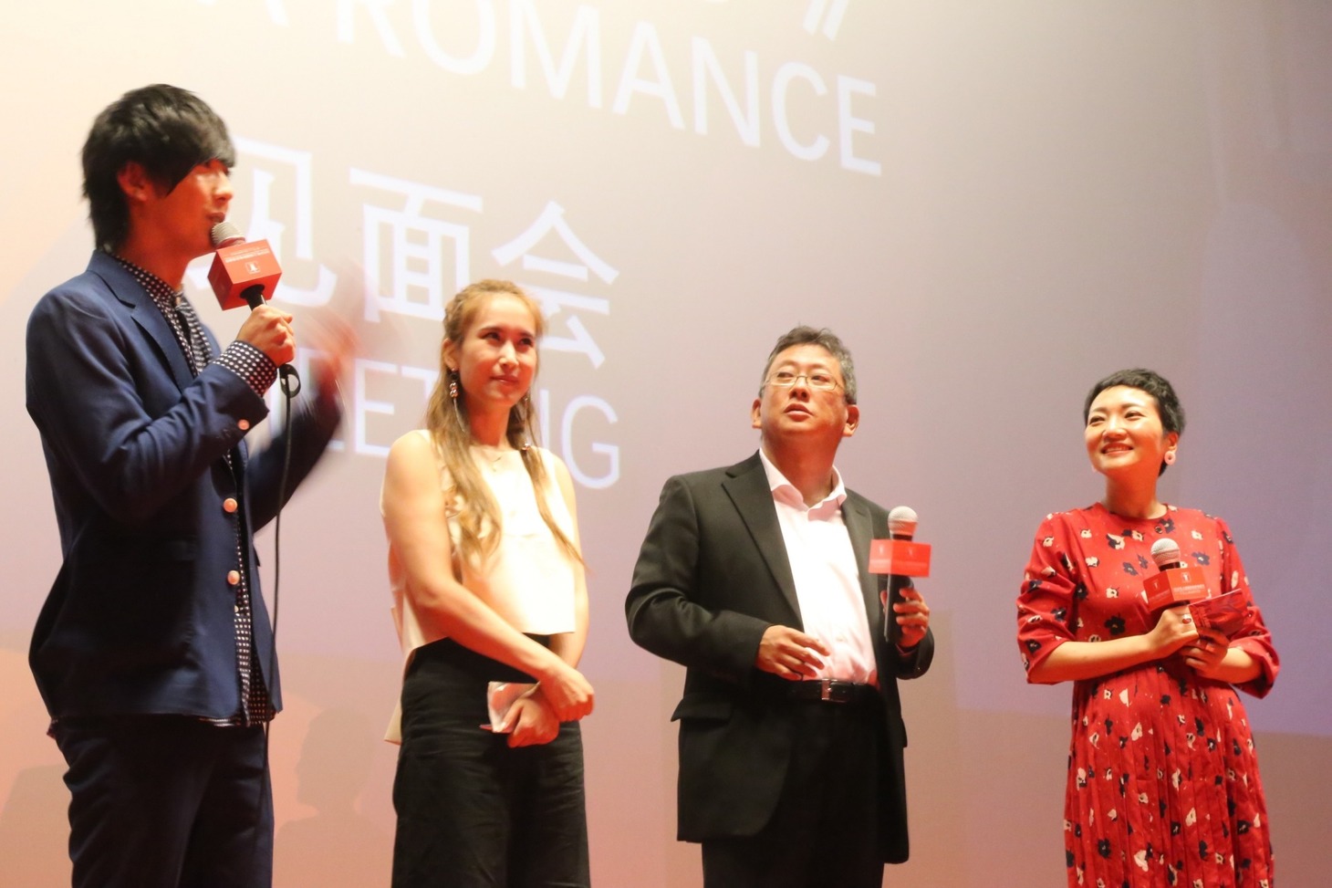 第21回上海国際映画祭で行われた「キスできる餃子」イベントの様子。