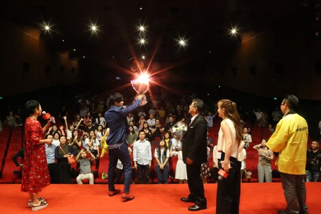 第21回上海国際映画祭で行われた「キスできる餃子」イベントの様子。