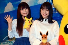 左から中川翔子、川栄李奈。