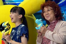 左から芦田愛菜、野沢雅子。