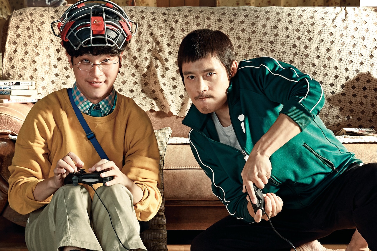 イ・ビョンホンとパク・ジョンミンが心通わす兄弟に「それだけが、僕の世界」予告