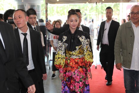 第21回上海国際映画祭にて行われた「猫は抱くもの」イベントの様子。