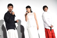 左から大泉洋、井上真央、真木よう子。