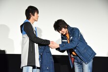 左から小池亮介、濱田龍臣。