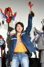 「エックス！」と「ウルトラマンX」の変身をしようとしてツッコまれた濱田龍臣。