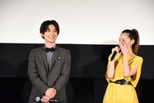 左から吉沢亮、沢尻エリカ。