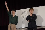 高杉真宙（左）が描いた佐野玲於（右）の似顔絵。