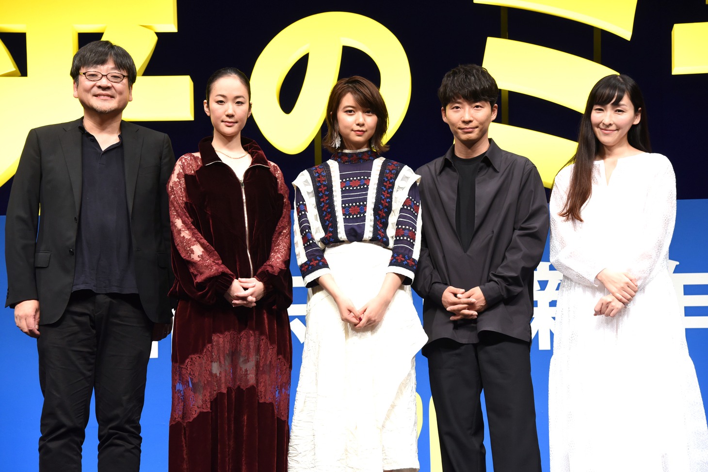 映画「未来のミライ」ジャパンプレミアの様子。左から細田守、黒木華、上白石萌歌、星野源、麻生久美子。