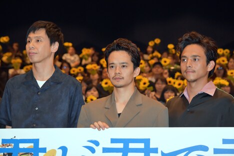 左から大倉孝二、池松壮亮、満島真之介。