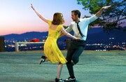 「ラ・ラ・ランド」 (c)2017 Summit Entertainment, LLC. All Rights Reserved. Photo credit: EW0001: Sebastian (Ryan Gosling) and Mia (Emma Stone) in LA LA LAND. Photo courtesy of Lionsgate.