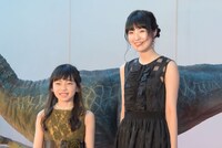 左から住田萌乃、石川由依。
