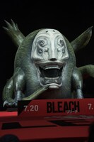 グランドフィッシャーの立像。