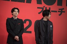 左から吉沢亮、早乙女太一。