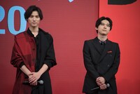 左から福士蒼汰、吉沢亮。