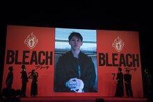 MIYAVIからのビデオメッセージ上映の様子。