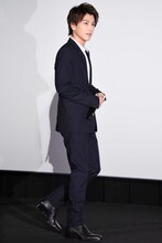 入場する岩田剛典。