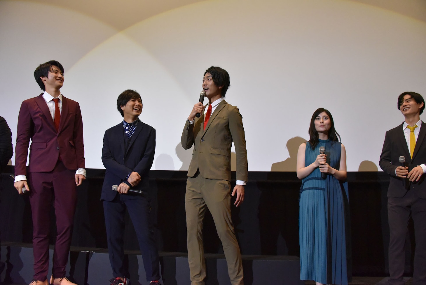 「宇宙戦隊キュウレンジャーVSスペース・スクワッド」初日舞台挨拶の様子。