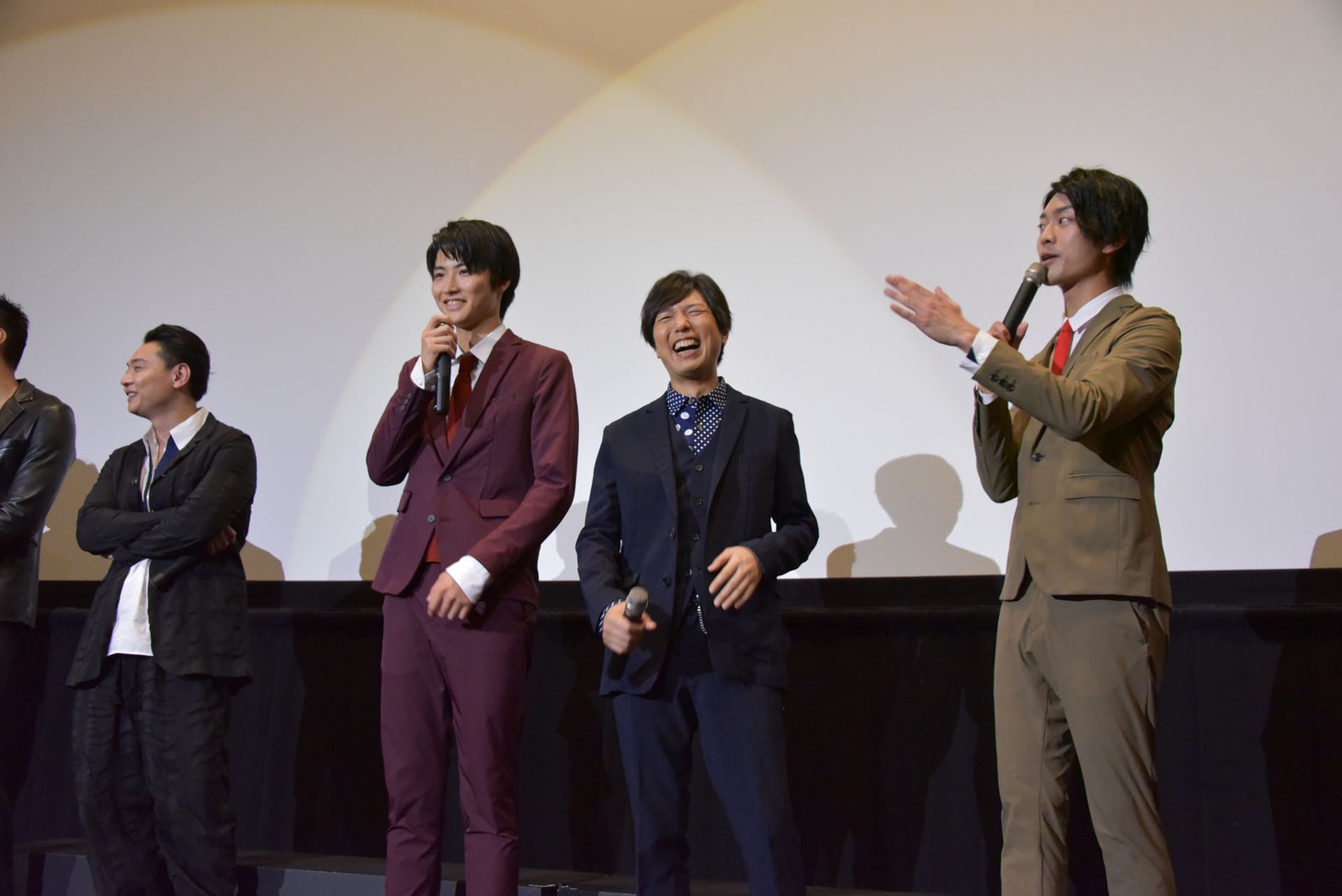 「宇宙戦隊キュウレンジャーVSスペース・スクワッド」初日舞台挨拶の様子。