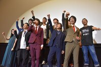 「宇宙戦隊キュウレンジャーVSスペース・スクワッド」初日舞台挨拶の様子。