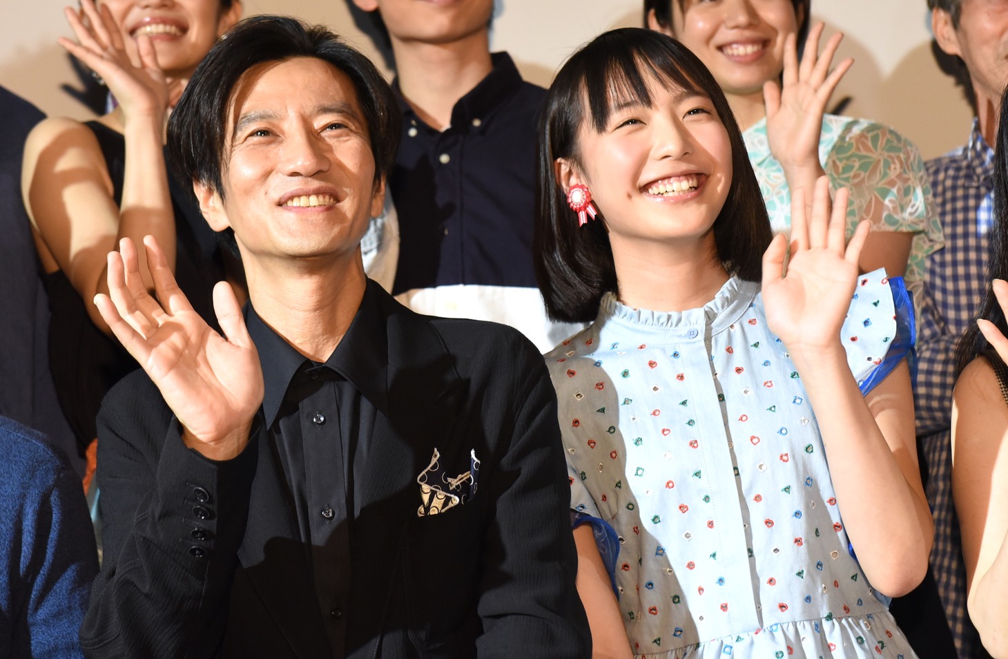 「名前」初日舞台挨拶の様子。左から津田寛治、駒井蓮。