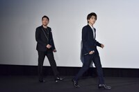 颯爽と登場した岩田剛典と別所哲也。