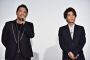 左から別所哲也、岩田剛典。