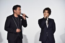左から別所哲也、岩田剛典。