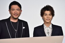 左から別所哲也、岩田剛典。