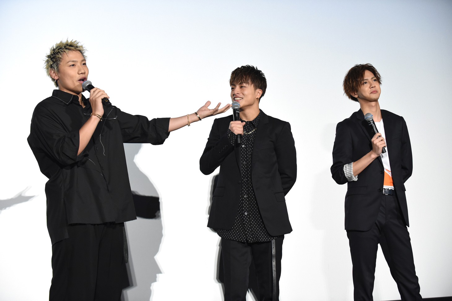 左から小森隼、白濱亜嵐、片寄涼太。
