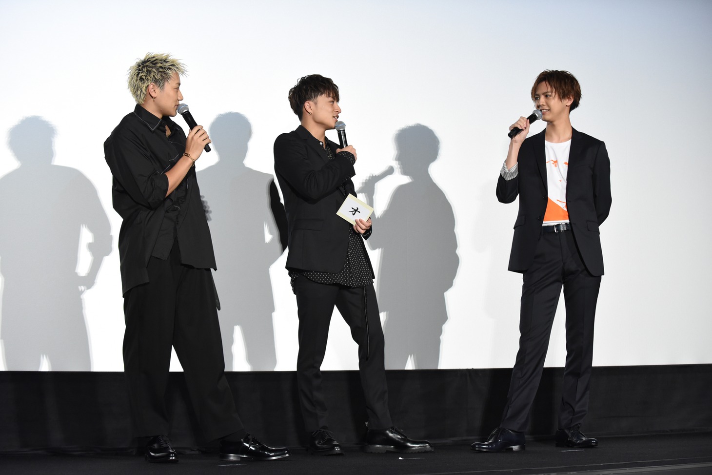 左から小森隼、白濱亜嵐、片寄涼太。