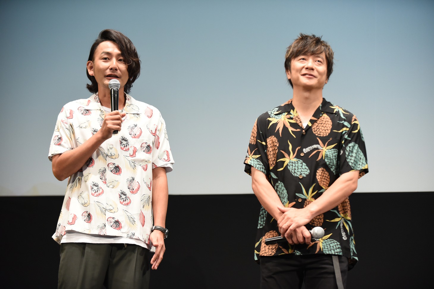 左からポルノグラフィティの新藤晴一、岡野昭仁。