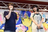 左から羽賀翔一、池田エライザ。