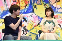 左から羽賀翔一、池田エライザ。