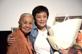 「妻の愛、娘の時」プレミア上映会にて、左からワダエミ、シルヴィア・チャン。