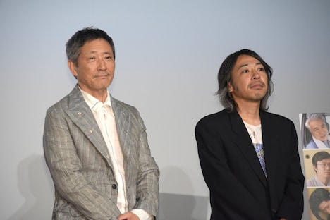 左から小林薫、豊田利晃。