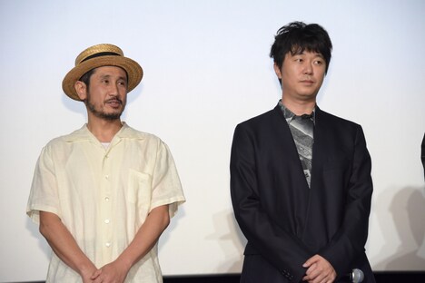 左から渋川清彦、新井浩文。