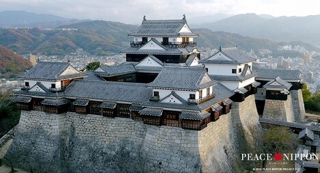 「ピース・ニッポン」より愛媛・松山城。