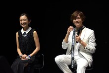 左から安達祐実、和田颯。