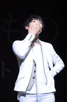 投げキッスする増子敦貴。