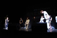 「彦きゅん……！」と言って照れる栗山千明（左）。