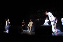 「彦きゅん……！」と言って照れる栗山千明（左）。