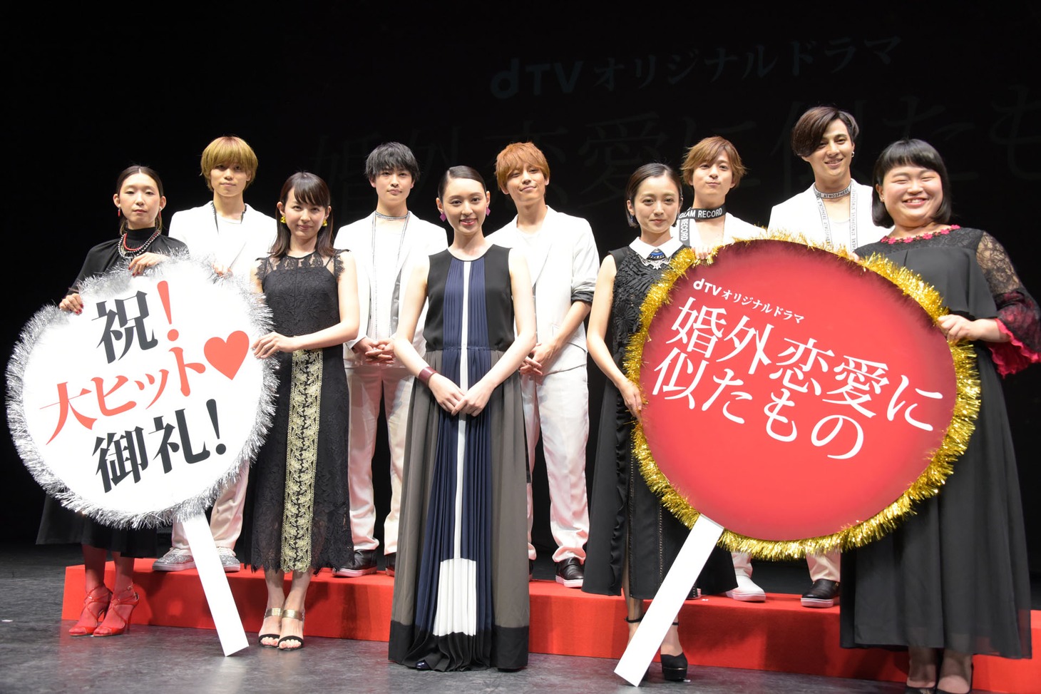 「婚外恋愛に似たもの」七夕試写ライブイベントの様子。