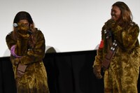 ユーキ（右）から「ハン・ソロのリーダーシップを見習ってほしい」と言われる超特急のリーダー、リョウガ（左）。