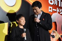 左から山崎智史、三浦友和。