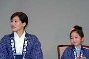 左から綾瀬はるか、横溝菜帆。