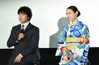 左から上川隆也、栗山千明。